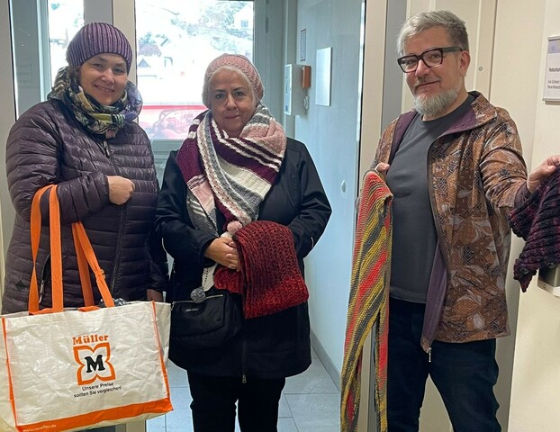 im Bild v.l. Laminger Barbara, Lahnsteiner Gabriela, Christoph Hatheier (Mosaik)