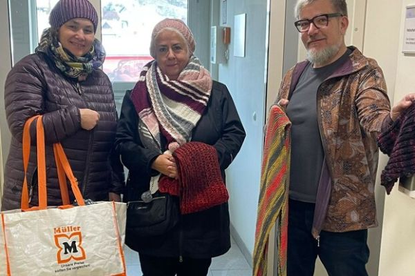 im Bild v.l. Laminger Barbara, Lahnsteiner Gabriela, Christoph Hatheier (Mosaik)